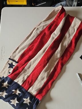 American Flag Knit Scarf - Red, Cream & Navy Stars 5BIN B115